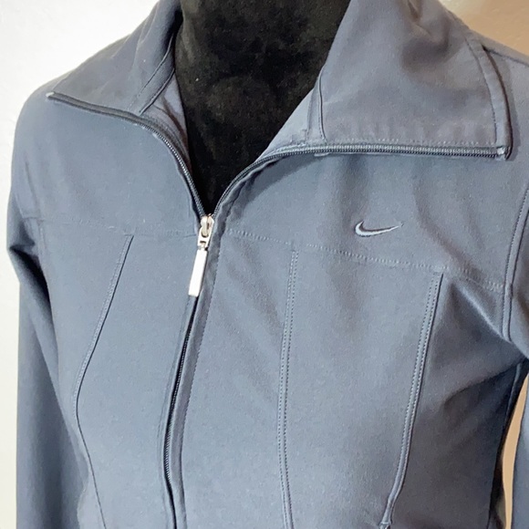 [NIKE] Dri Fit Charcoal Crop Zip up Jacket - Picture 4 of 8
